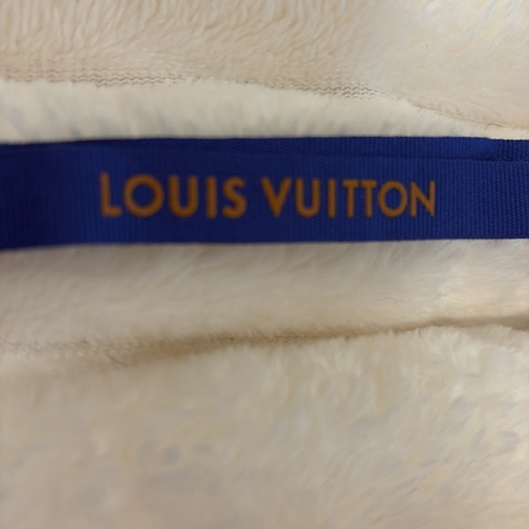 Louis Vuitton Box 8.5x5.5 and brand new ribbon! - Picture 2 of 6